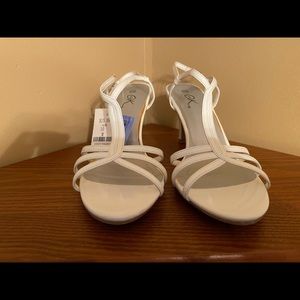 NWT, It’s OK, WM 10, White, Great Condition